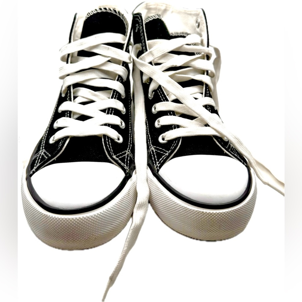 Women's High top Black& White Shoes Size 7 Upper& Lining Canvas Comfy - Picture 3 of 5